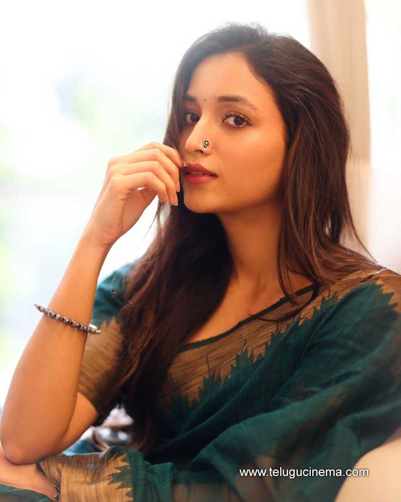 Srinidhi stills 050824 02
