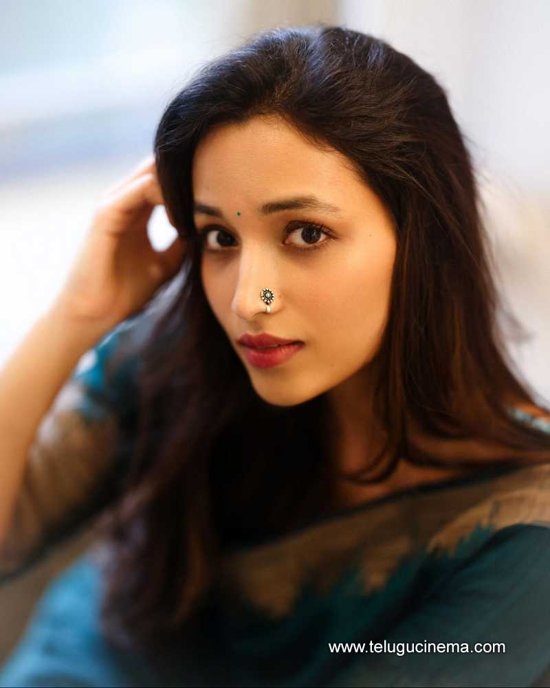 Srinidhi stills 050824 03