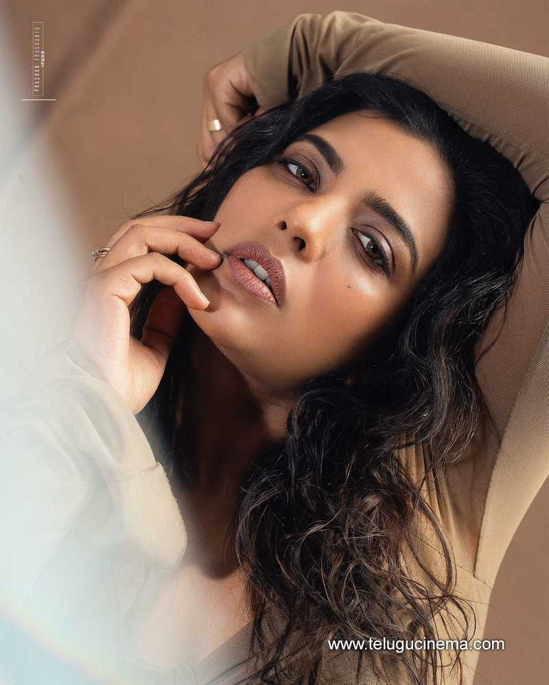 aishwarya stills 210824 08