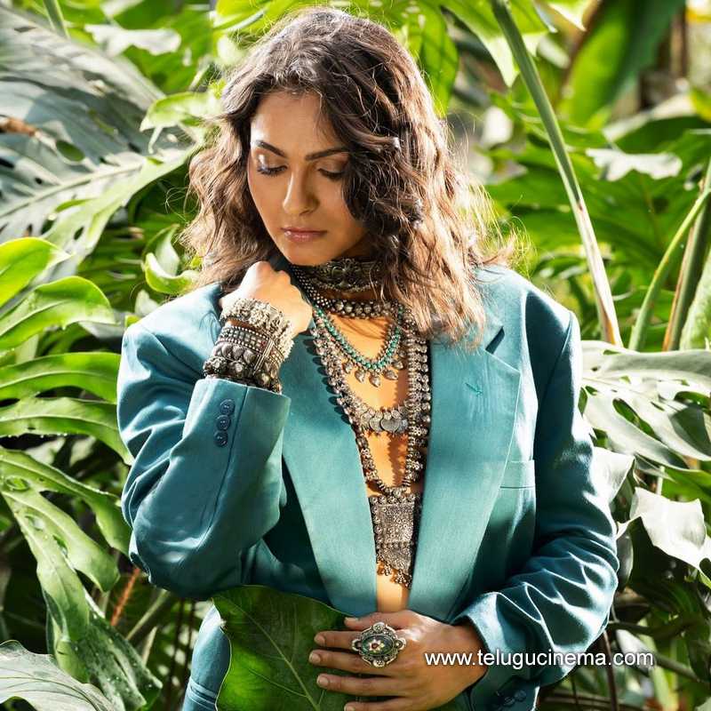 andrea stills 170824 03