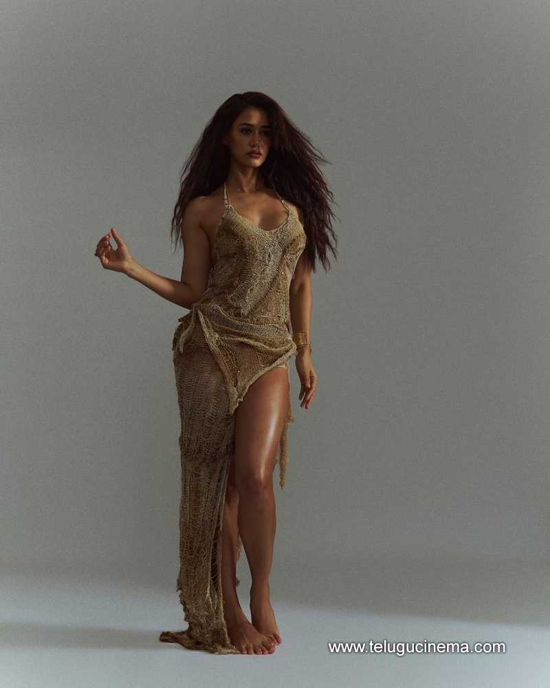 dishapatani stills 100824 03