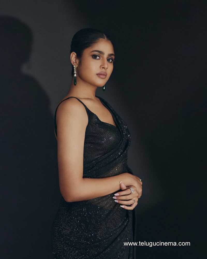 faria stills 200824 04