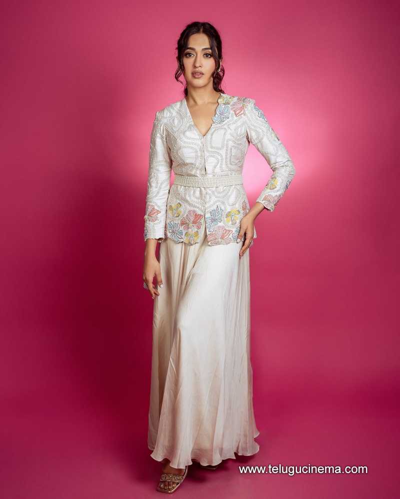gayatribharadaj stills 210824 06