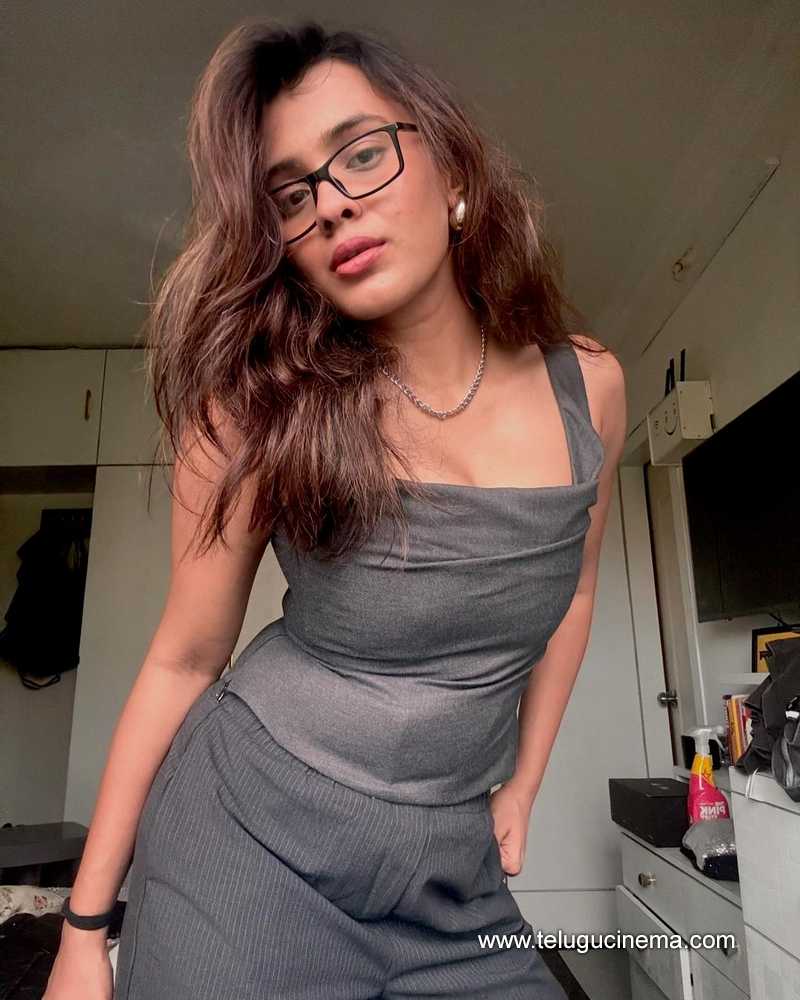 hebahpatel stills 080824 03