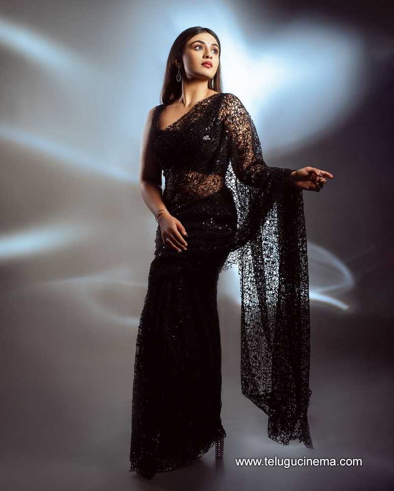 nayansarika stills 300824 01