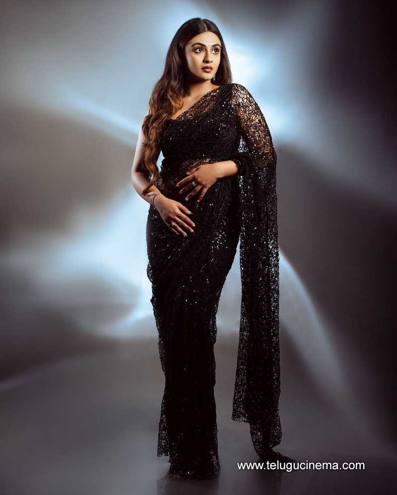 nayansarika stills 300824 03