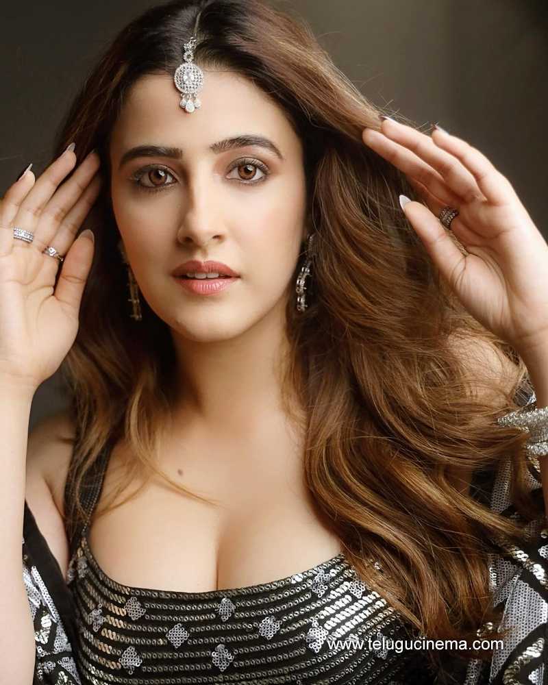 nupursanon stills 010824 02