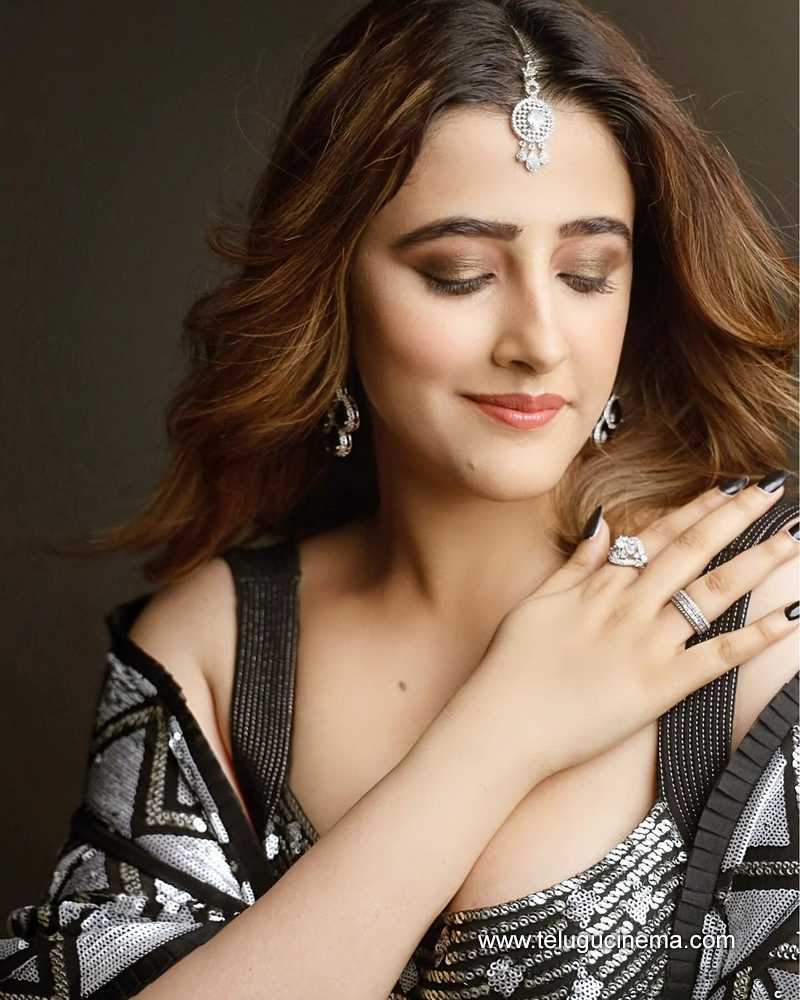 nupursanon stills 010824 03