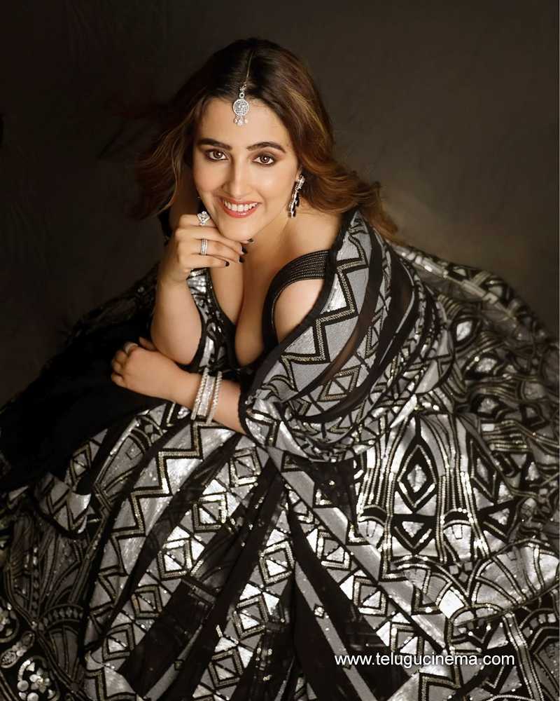 nupursanon stills 010824 05