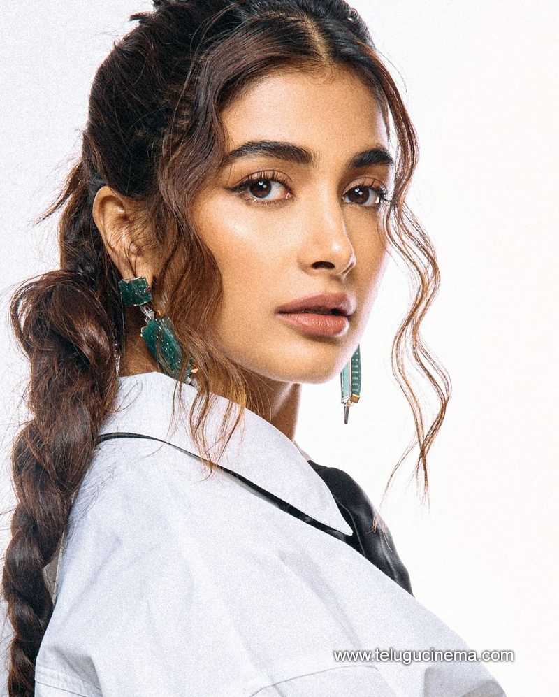 poojahegde stills 120824 05