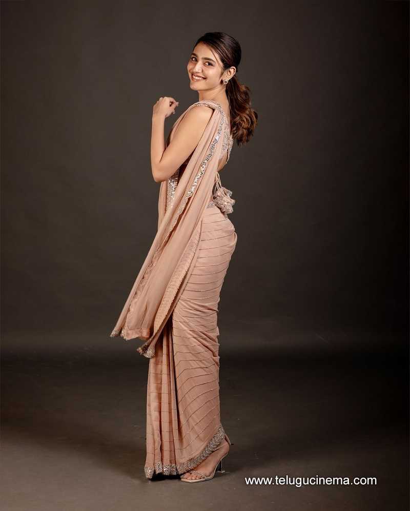 priysaprakash stills 120824 02