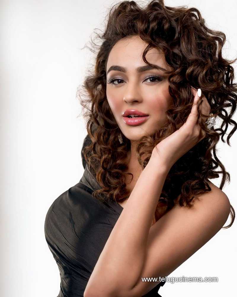 seerat stills 260824 04