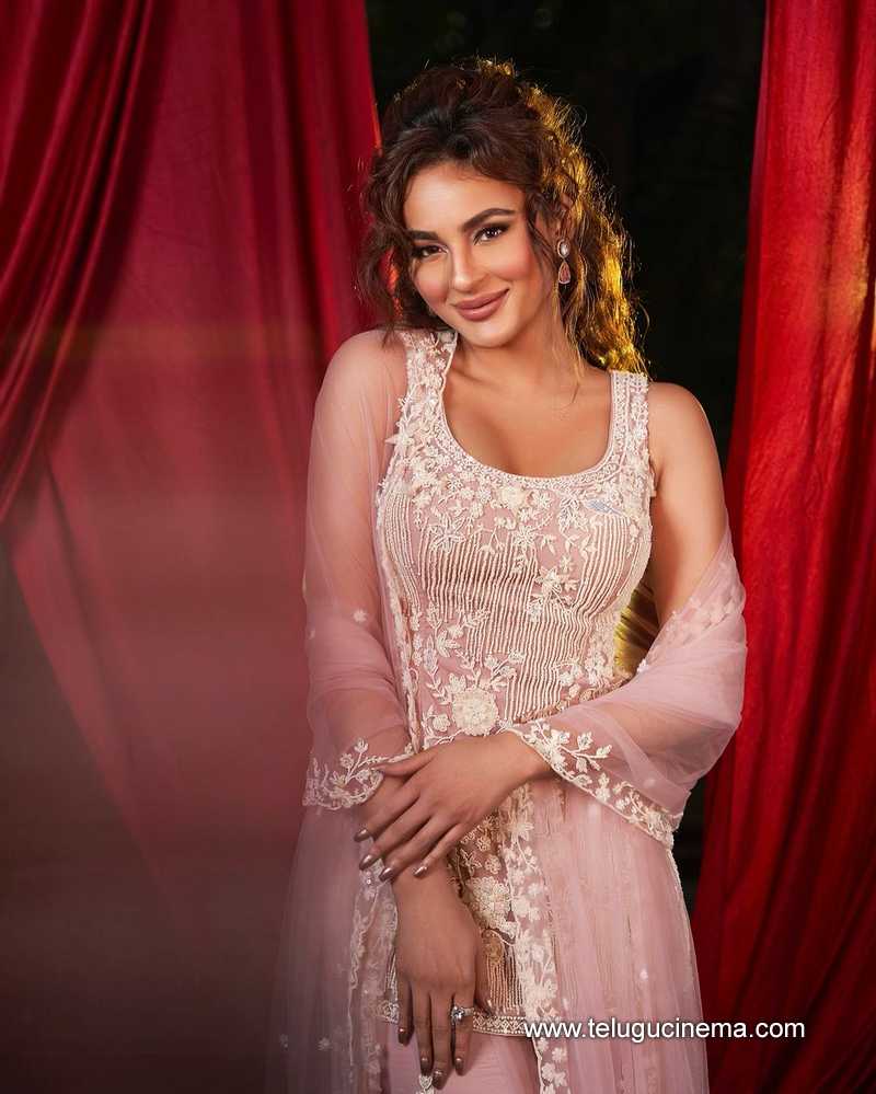 seerat stills 300824 04