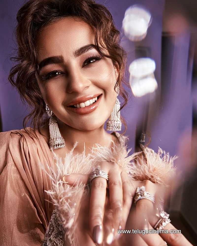 seerathkapoor stills 130824 03