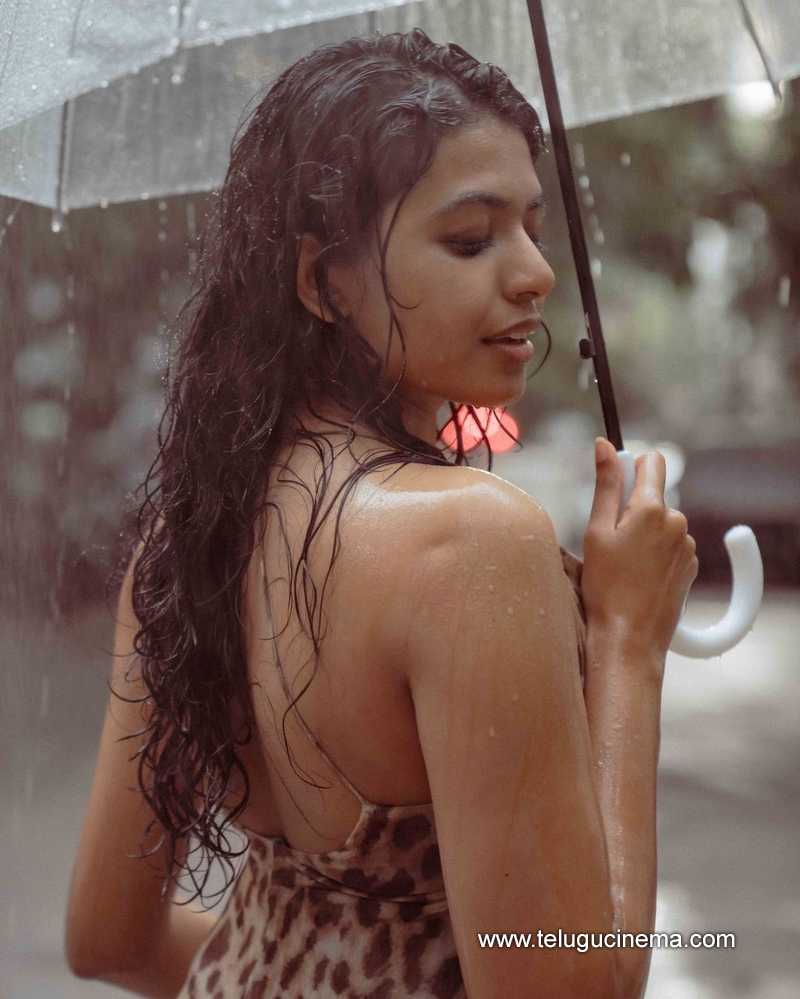 shivani stills 190824 06