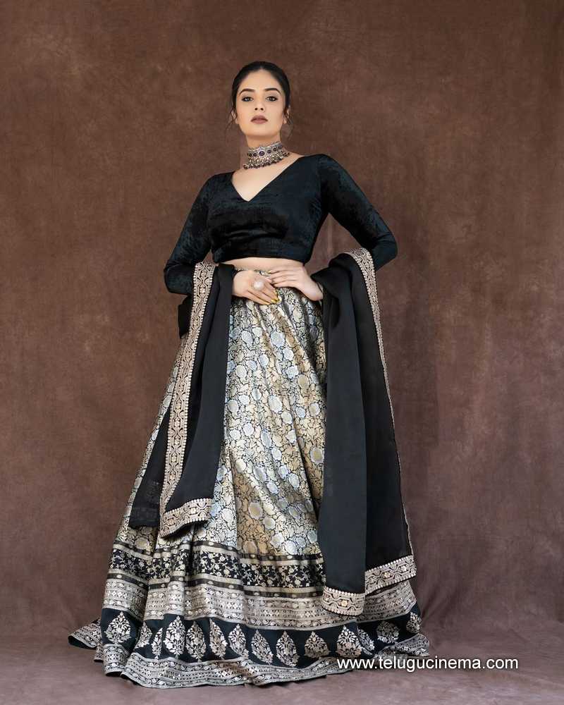 sreemukhi 130824 04