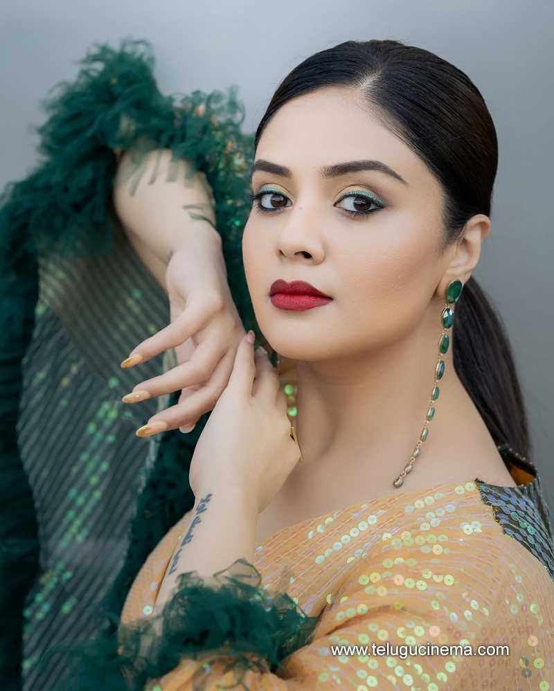 sreemukhi stills 120824 06