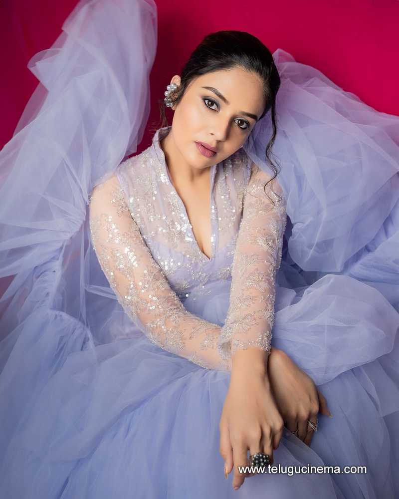 sreemukhi stills 240824 10