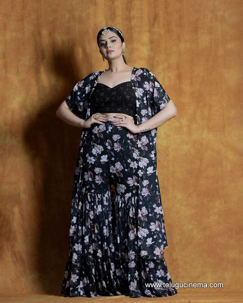 sreemukhi stills 290824 03