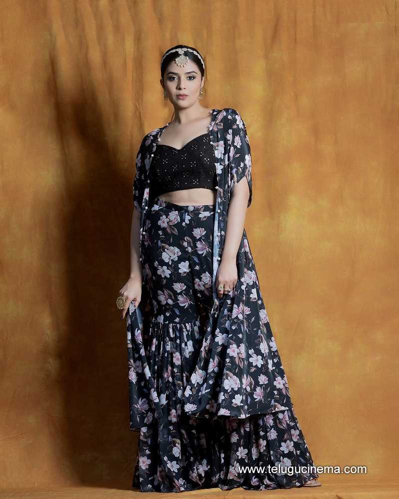 sreemukhi stills 290824 06