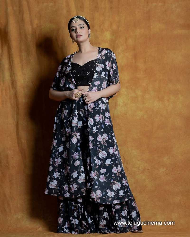 sreemukhi stills 290824 10