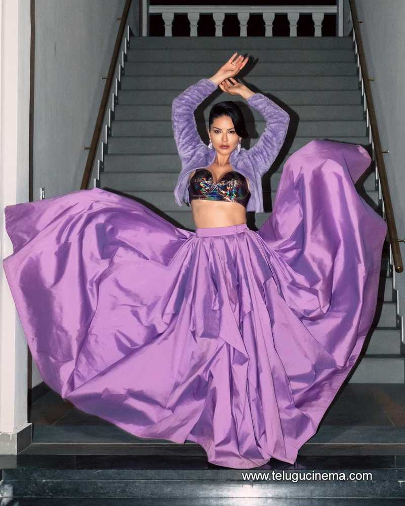 sunnyleone stills 060824 02