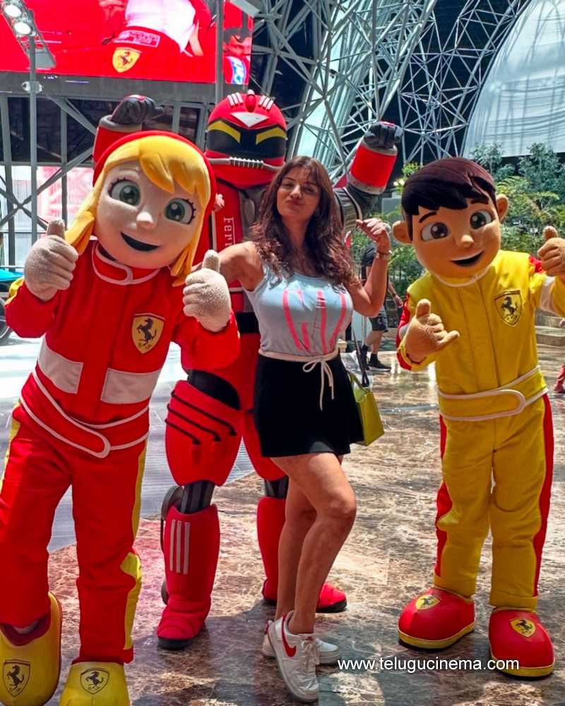 urvashi stills 120824 04