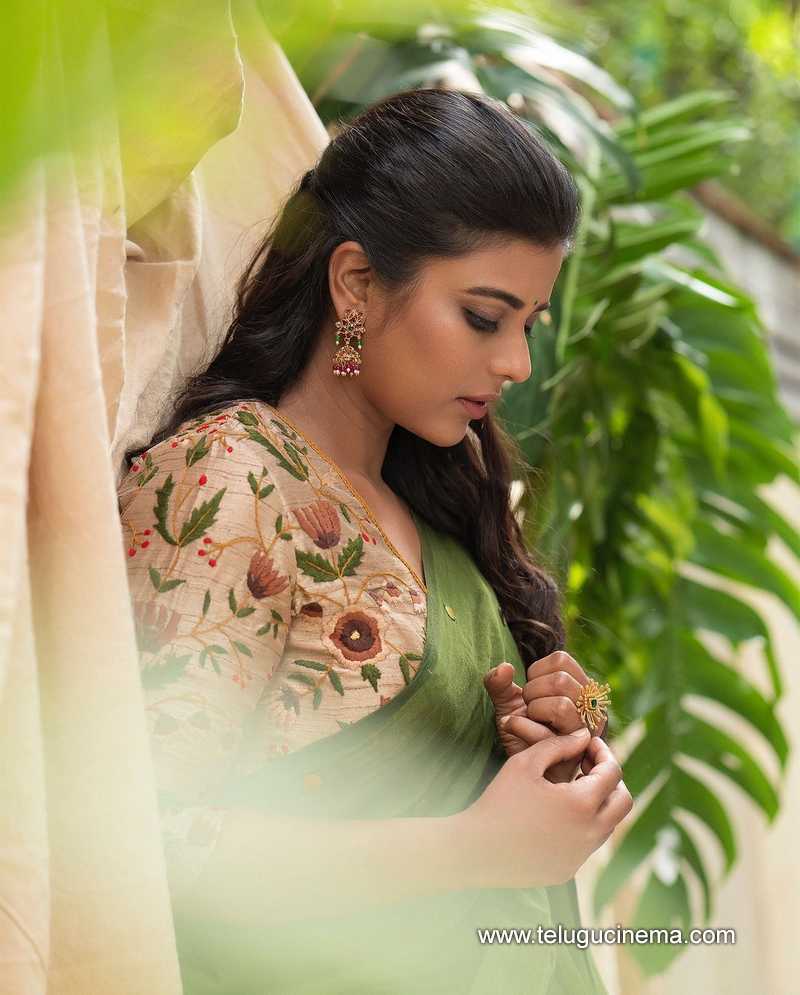 aishwarya stills 230924 02