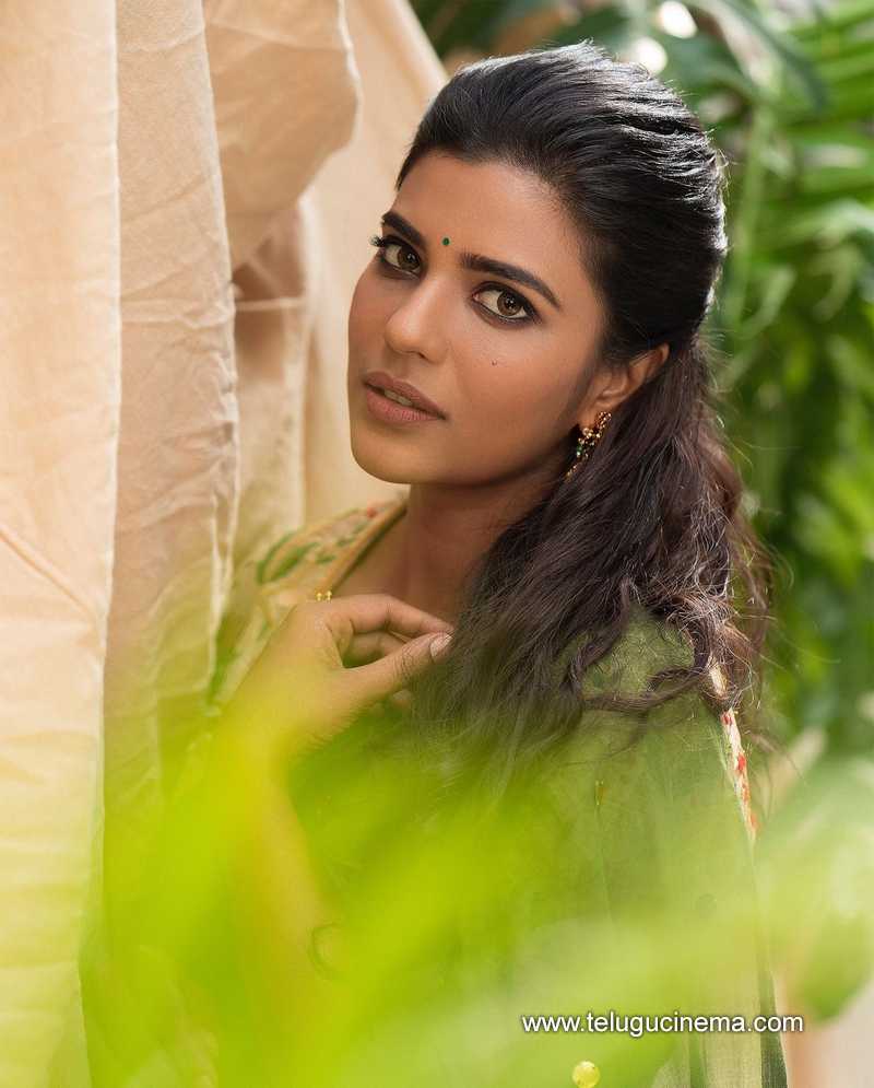 aishwarya stills 230924 03