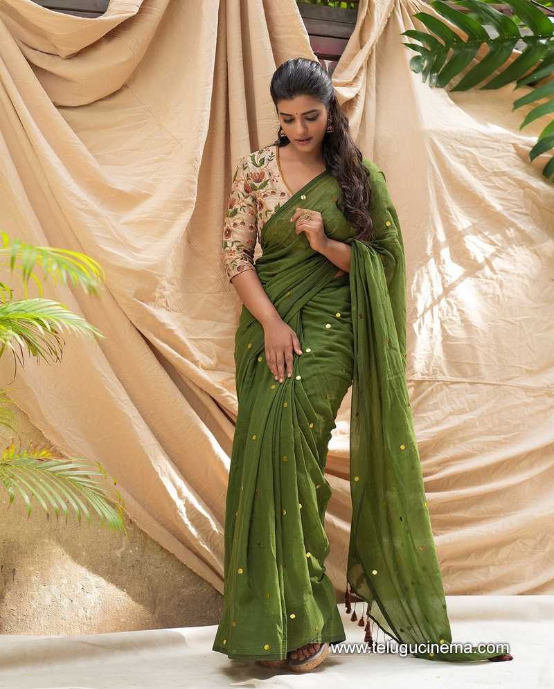 aishwarya stills 230924 04