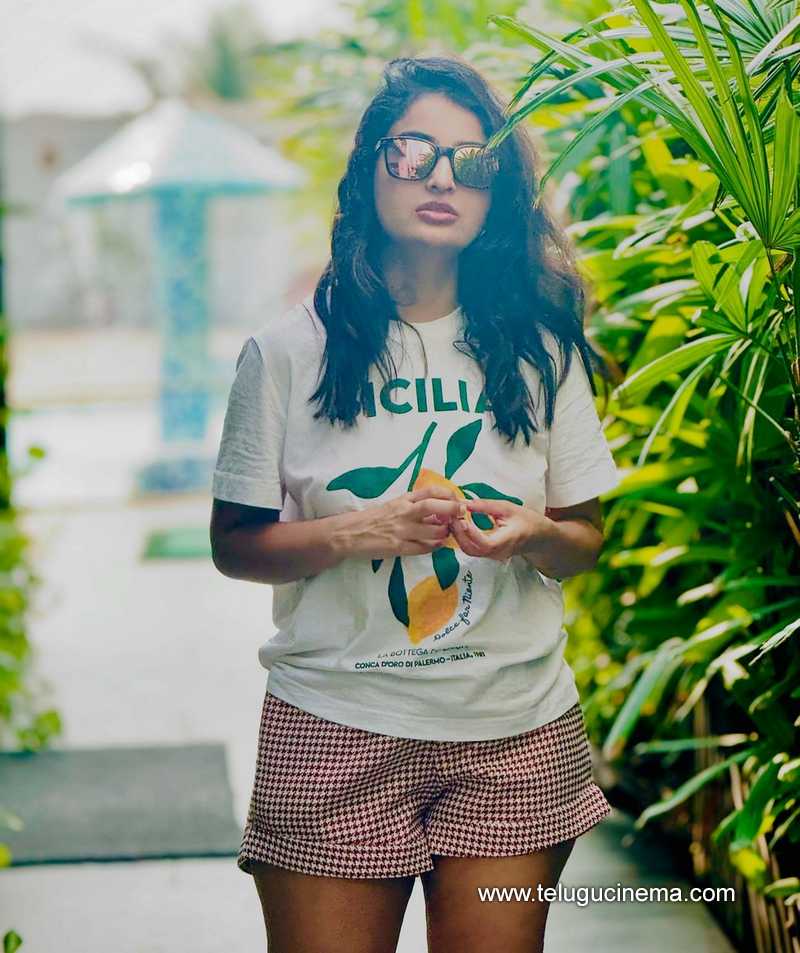 ananya stills 190924 02