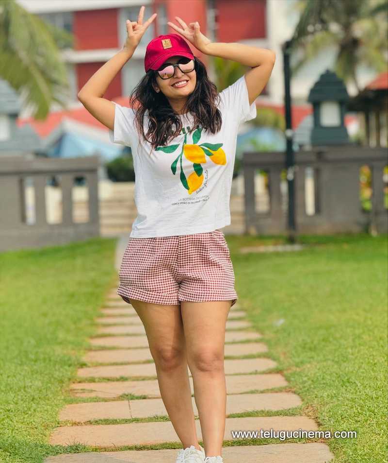 ananya stills 190924 03