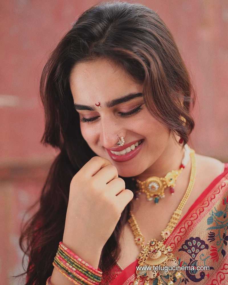 ayesha stills 090924 02