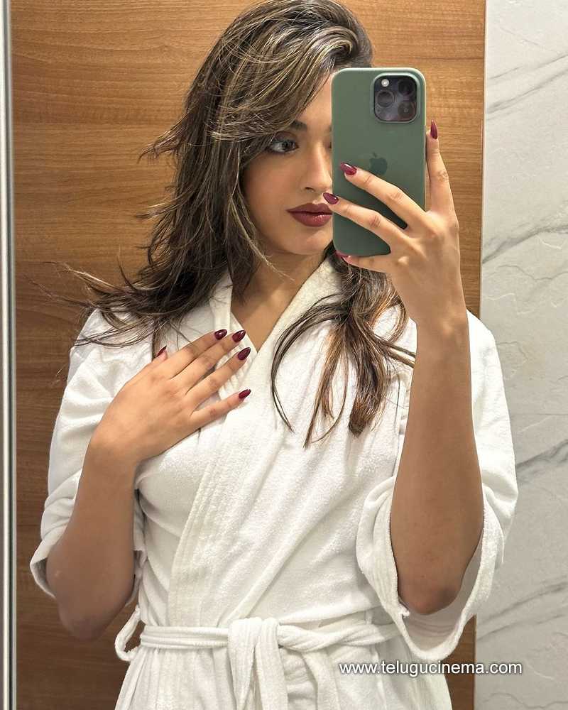 gayatribharadwaj stills 180924 03
