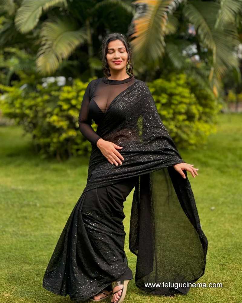inaya stills 250924 03