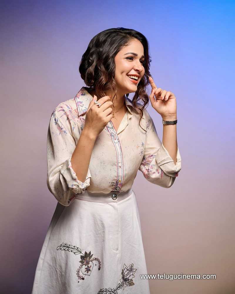 lavanya stills 250924 02
