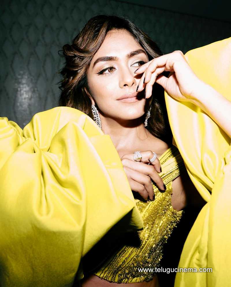 mrunalthakur stills 280924 10