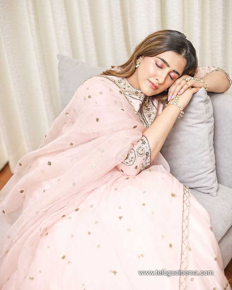 nupur stills 250924 04