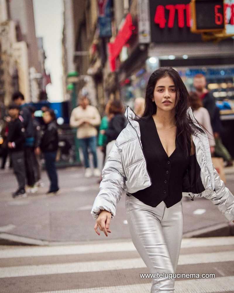 priyanka stills 230924 02