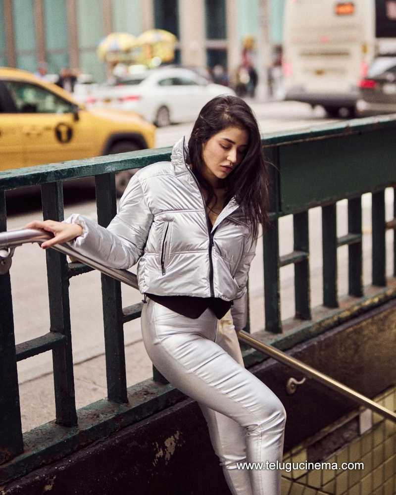 priyanka stills 230924 08
