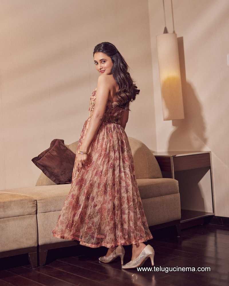 priyanka stills 300924 02