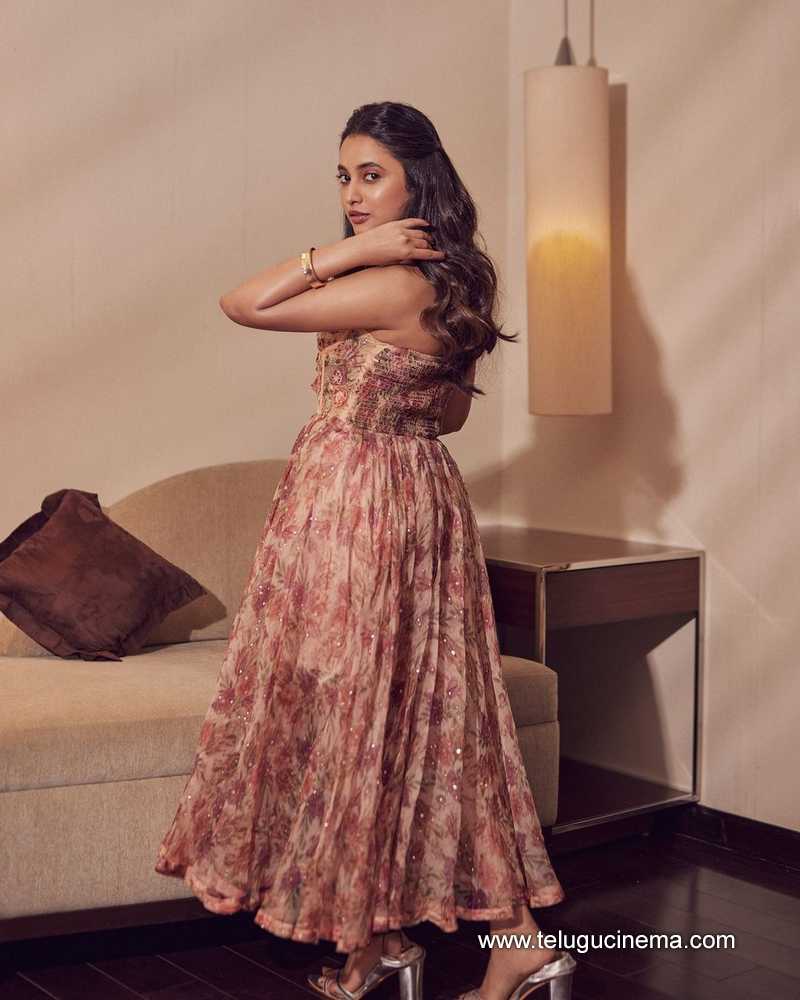 priyanka stills 300924 05