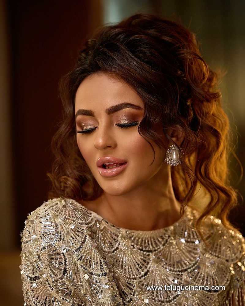 seerat stills 230924 09