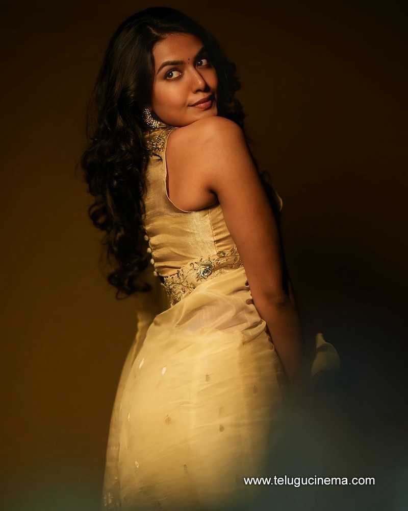 shivani stills 300924 03