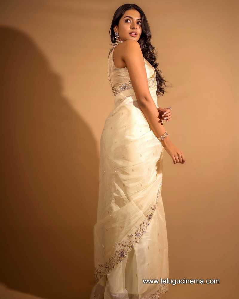 shivani stills 300924 05