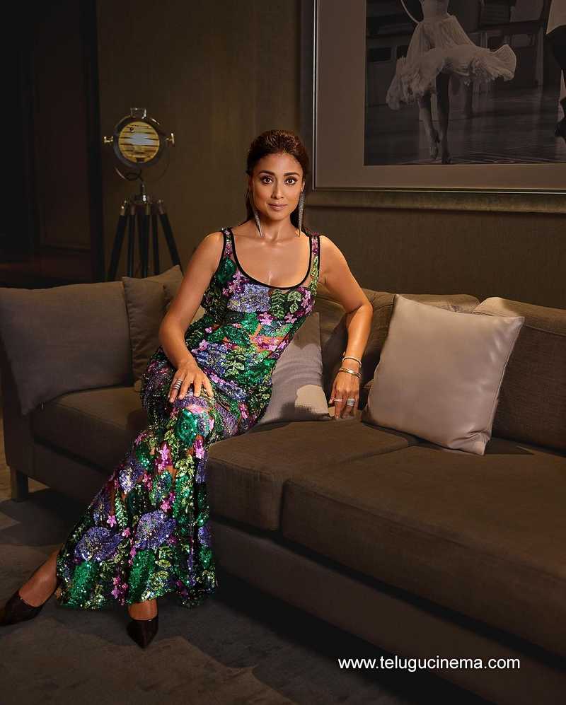 shriya stills 170924 08 1
