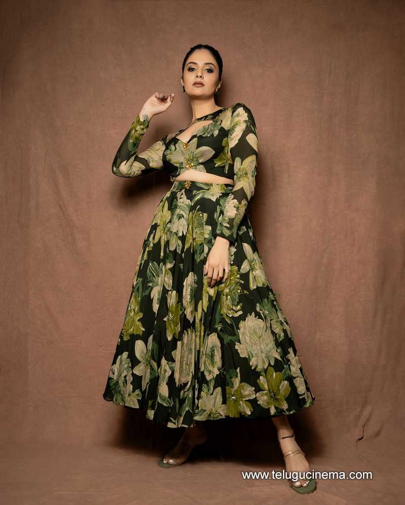 sreemukhi stills 230924 05