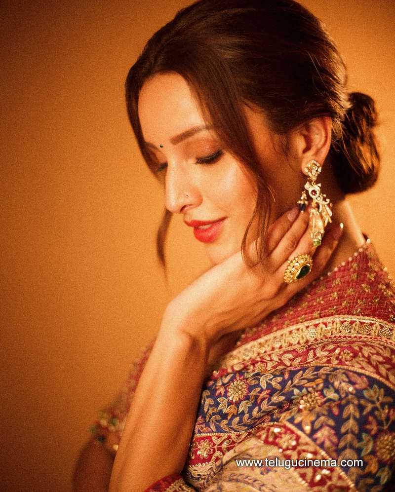 tripti stills 130924 04