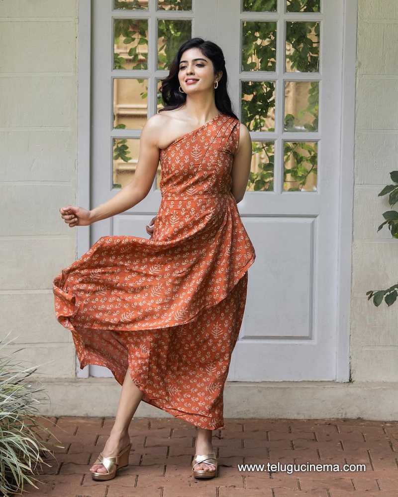 amrita stills 111024 03