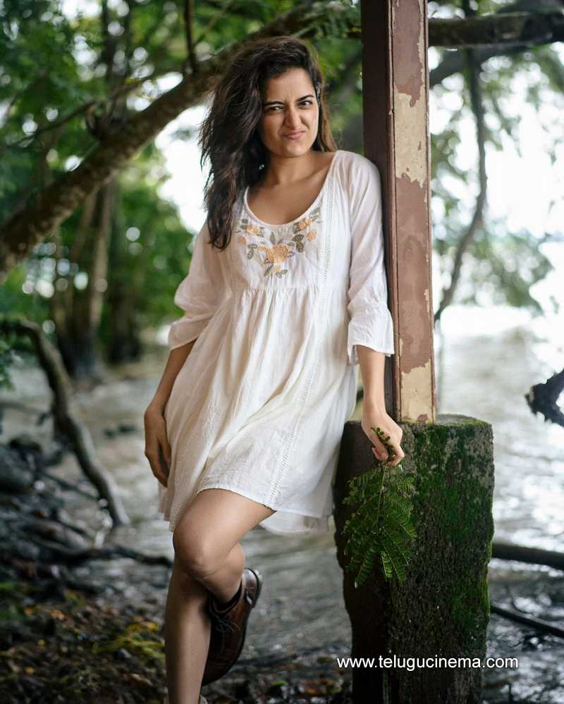 ashika stills 191024 03
